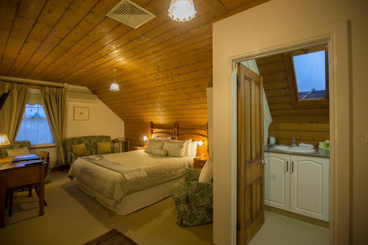 The Racecourse Inn Лонґфорд Екстер'єр фото