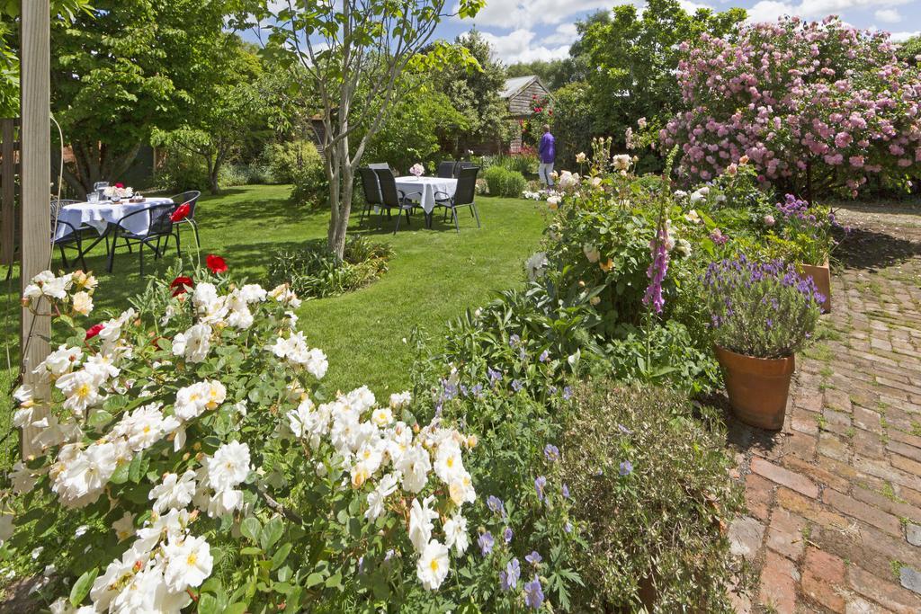 The Racecourse Inn Лонґфорд Екстер'єр фото