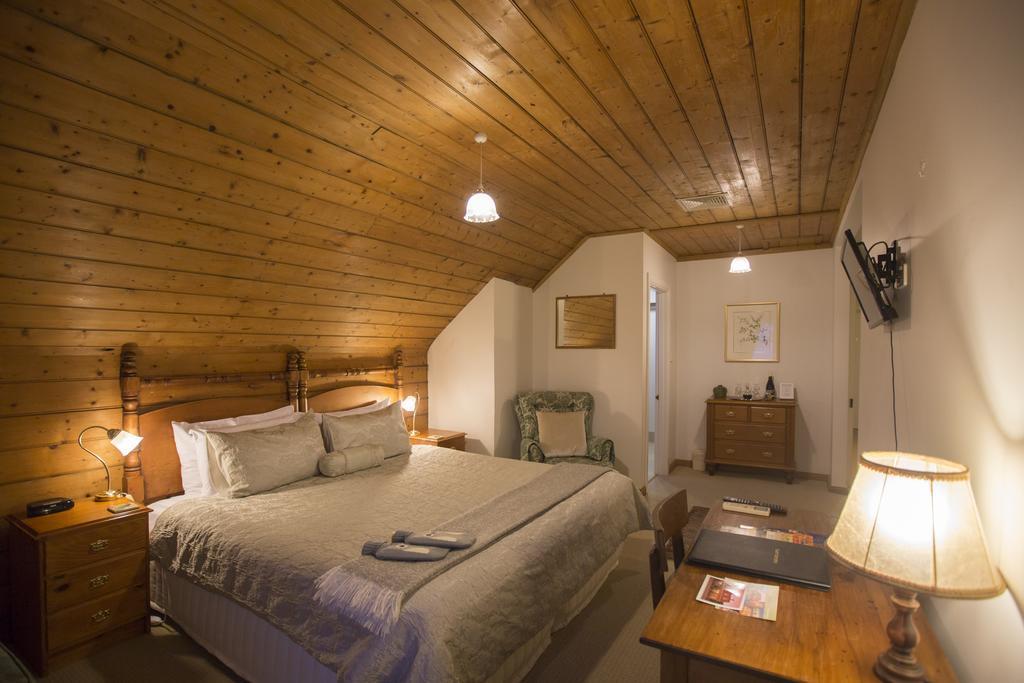 The Racecourse Inn Лонґфорд Екстер'єр фото