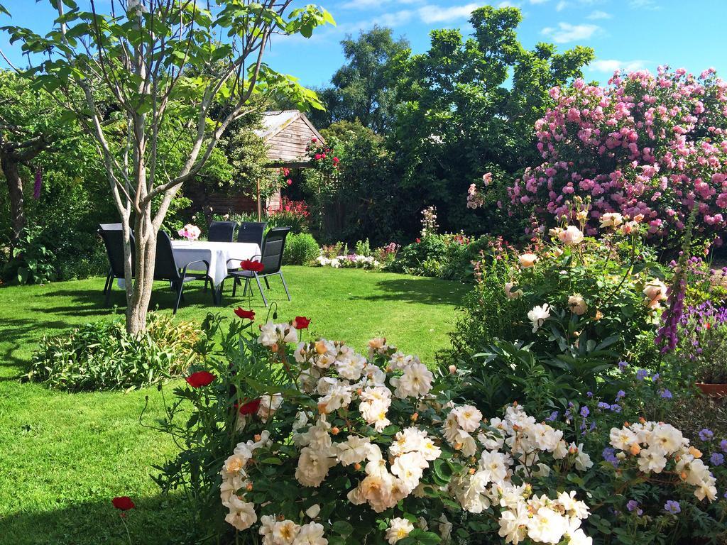The Racecourse Inn Лонґфорд Екстер'єр фото