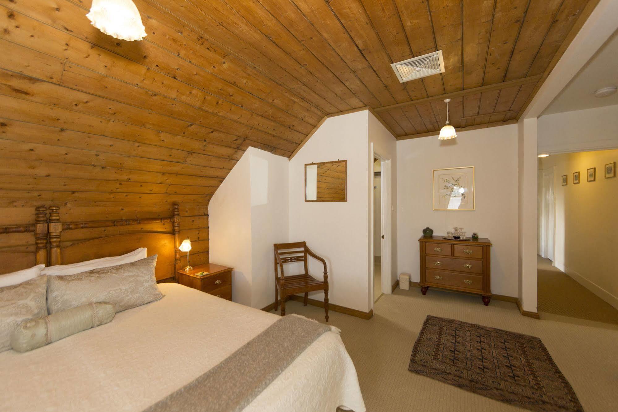 The Racecourse Inn Лонґфорд Екстер'єр фото