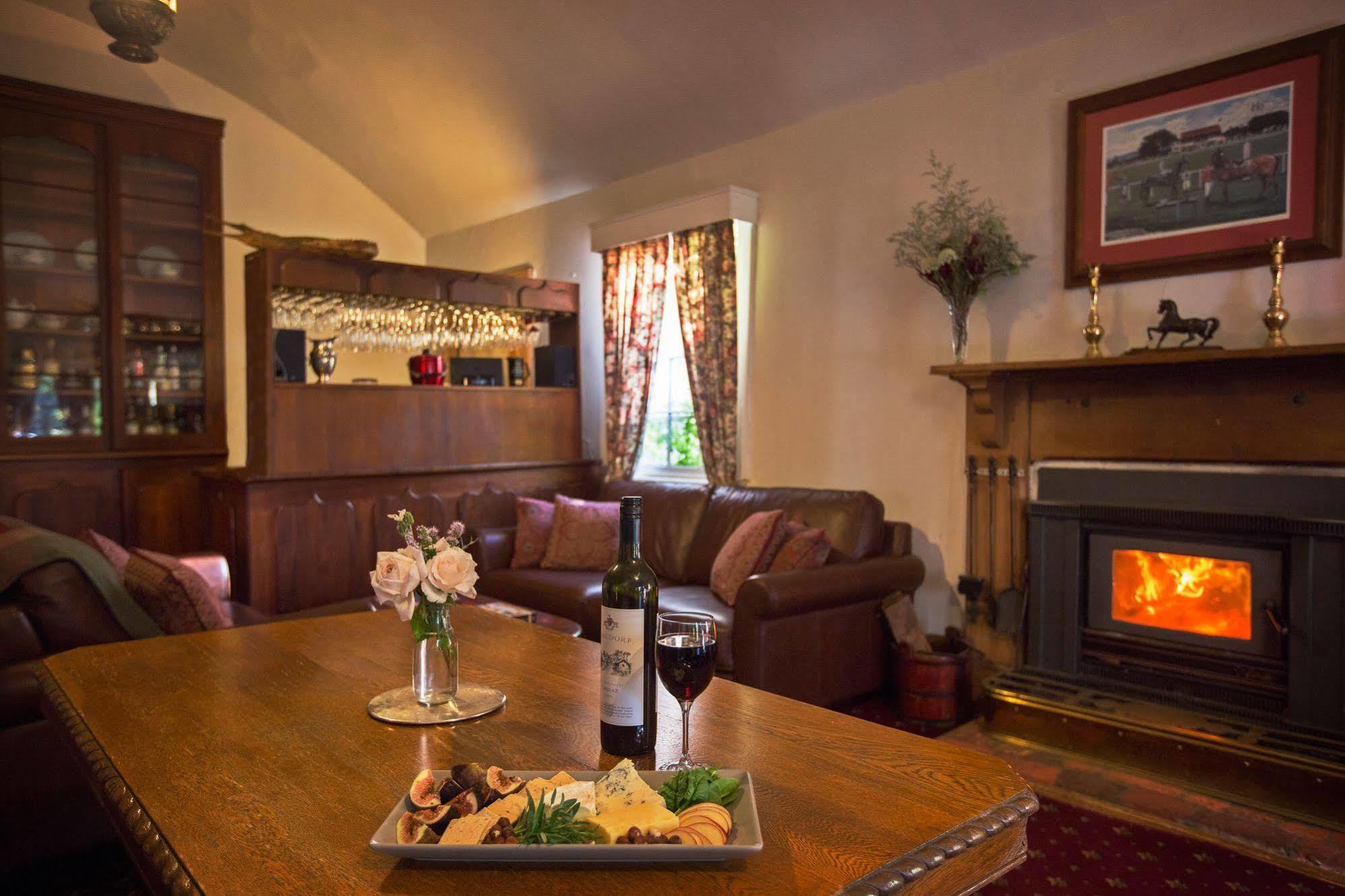 The Racecourse Inn Лонґфорд Екстер'єр фото