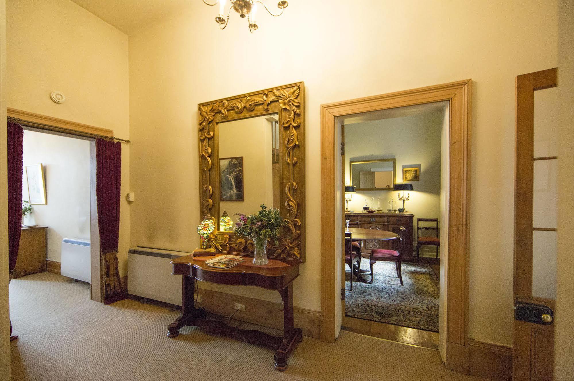 The Racecourse Inn Лонґфорд Екстер'єр фото